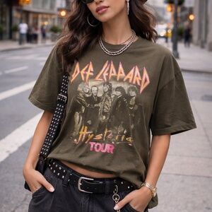 Def Leppard Bludgeon Riffola 2022 Official Band T-Shirt Size M